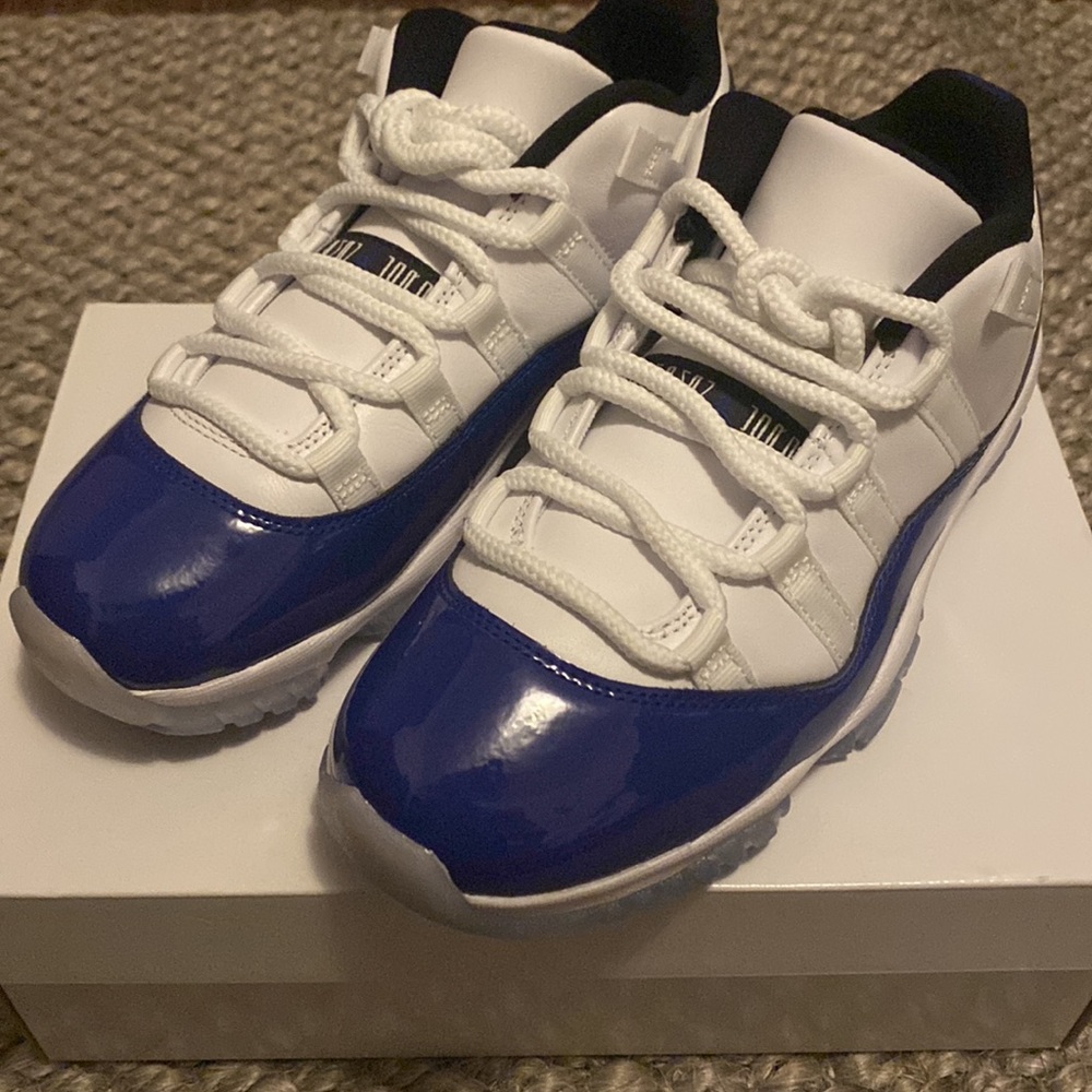 WMNS Air Jordan 11 Retro low White Concords